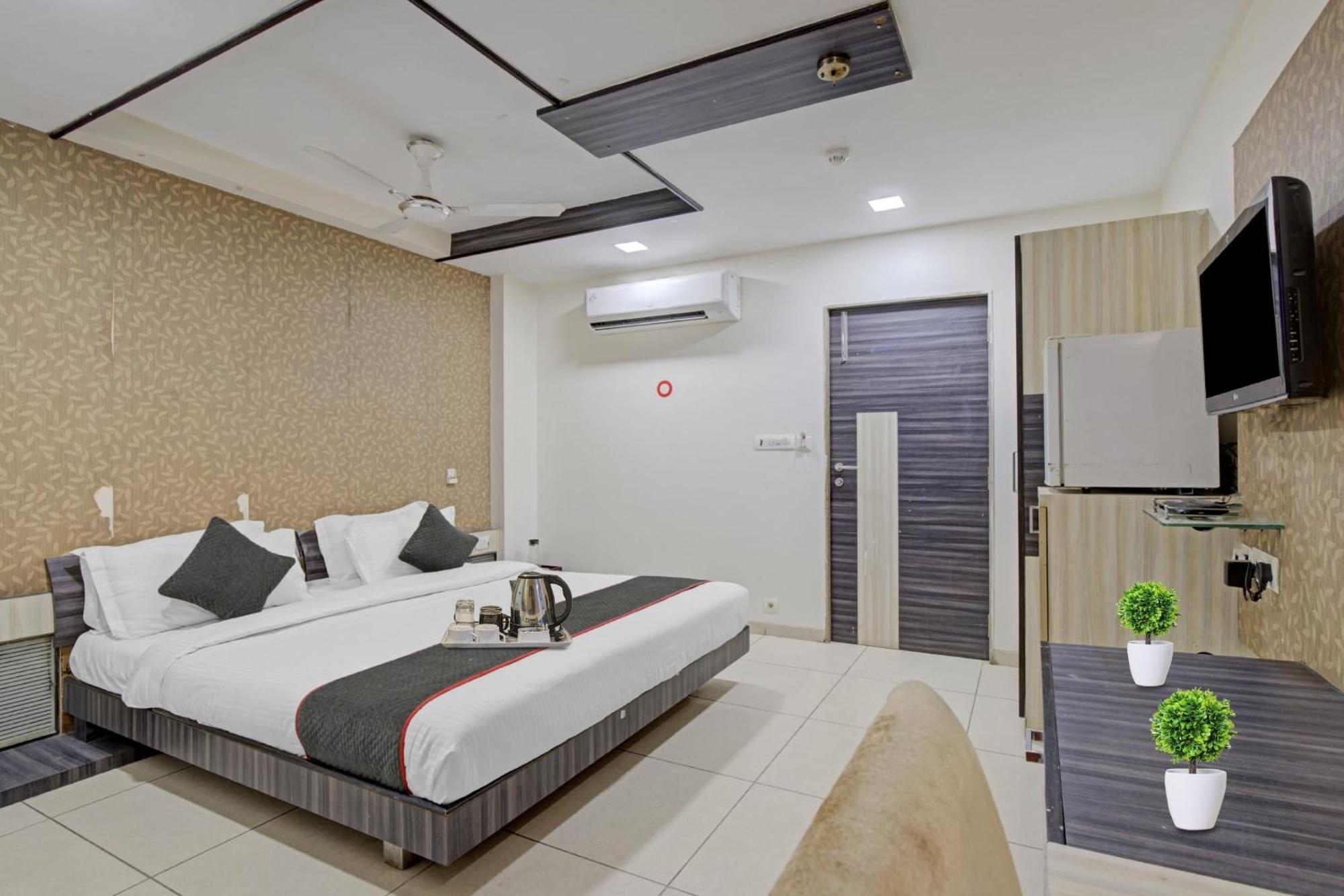 FabHotel Kia residency Ahmedabad Exterior foto