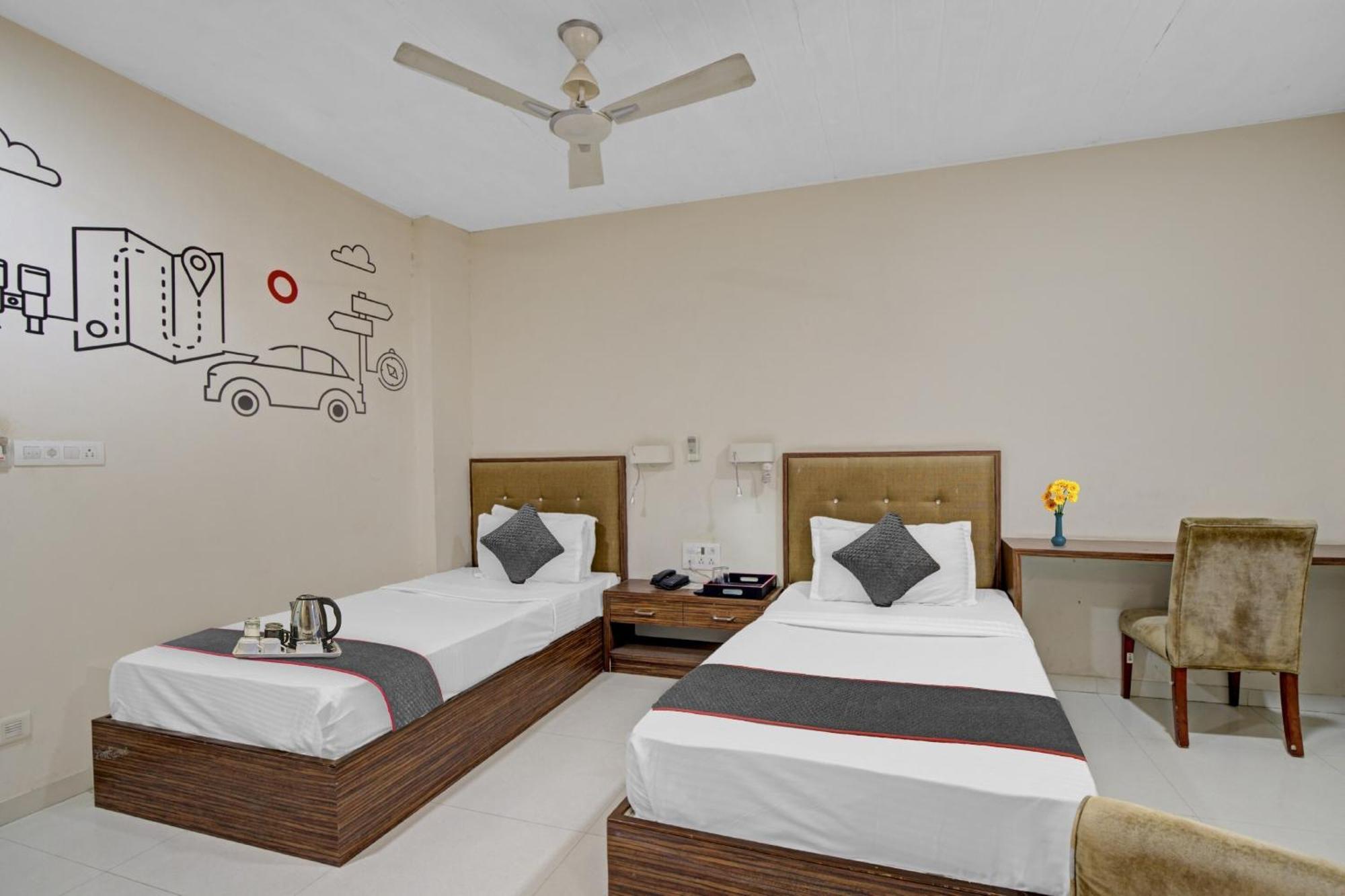 FabHotel Kia residency Ahmedabad Exterior foto